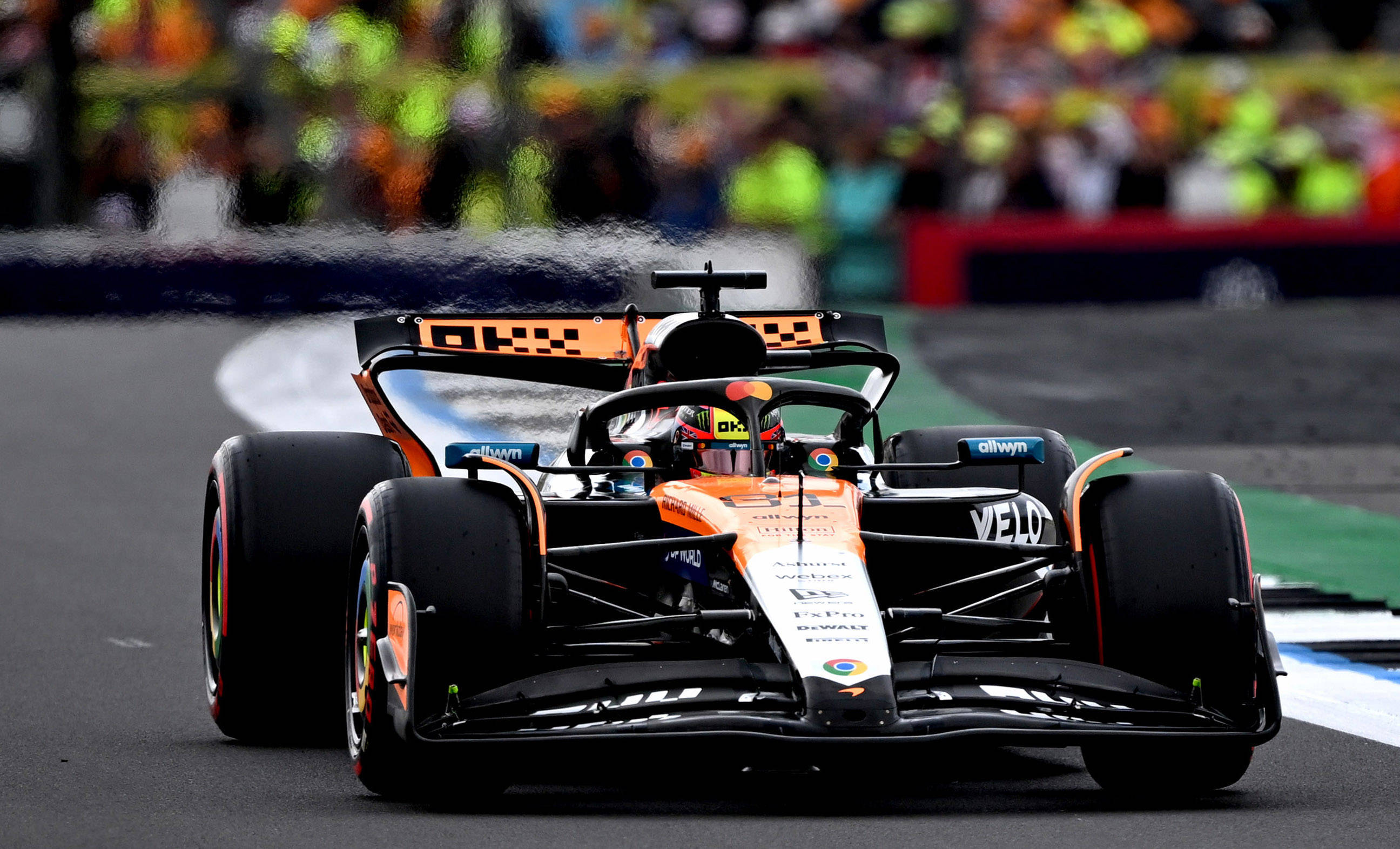 爱游戏APP-红牛车队逆转威廉姆斯，汉密尔顿惊艳四座