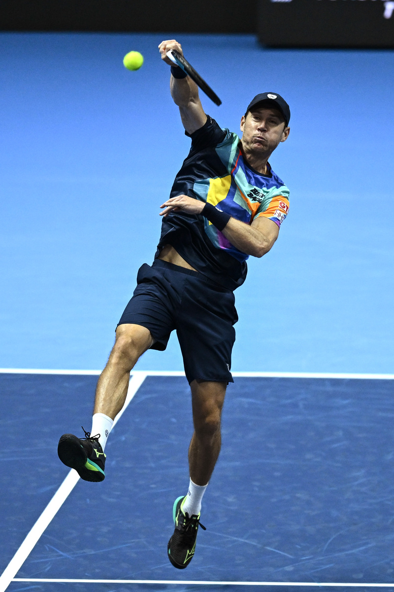 波兰队轻取英格兰队，林高远高光表现