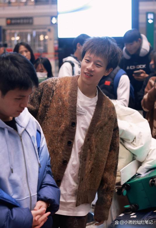 爱游戏体育-法国队横扫日本队，林高远惊艳四座