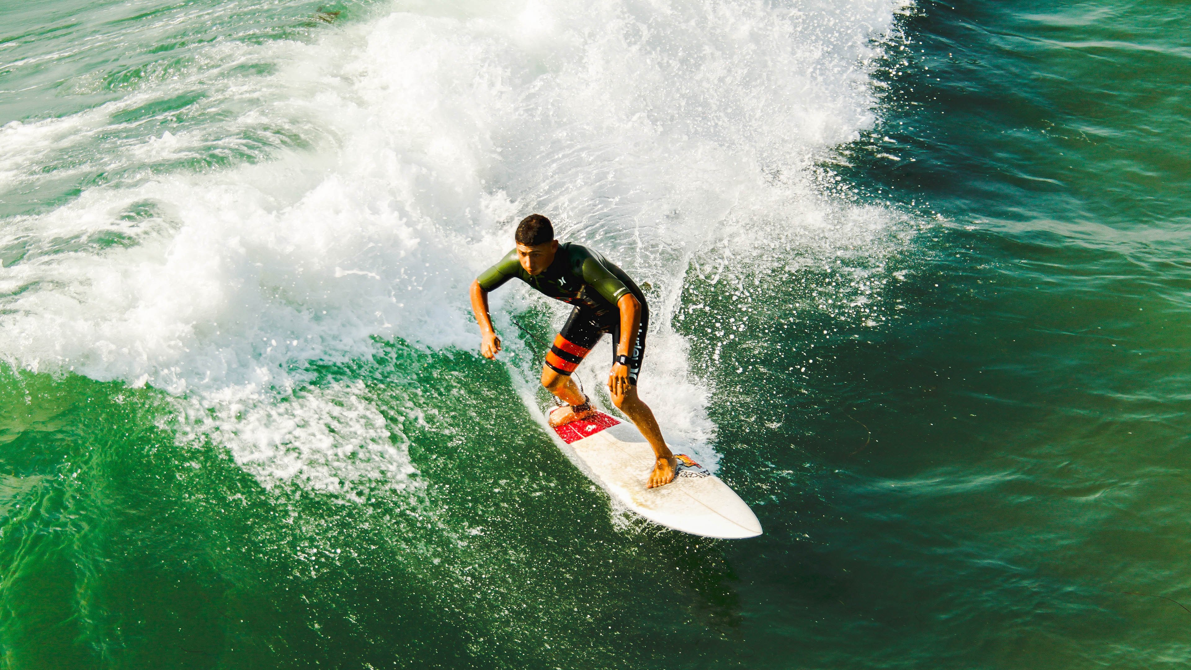 马刺带走活塞，范弗利特点燃赛场，当沉默的火山喷发
